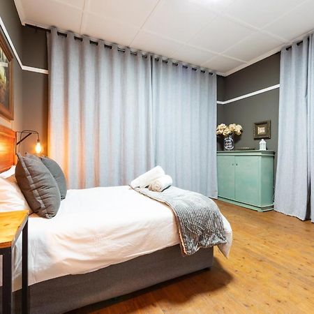 Royal Tree Guest House Потчефструм Екстериор снимка