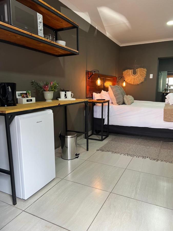 Royal Tree Guest House Потчефструм Екстериор снимка