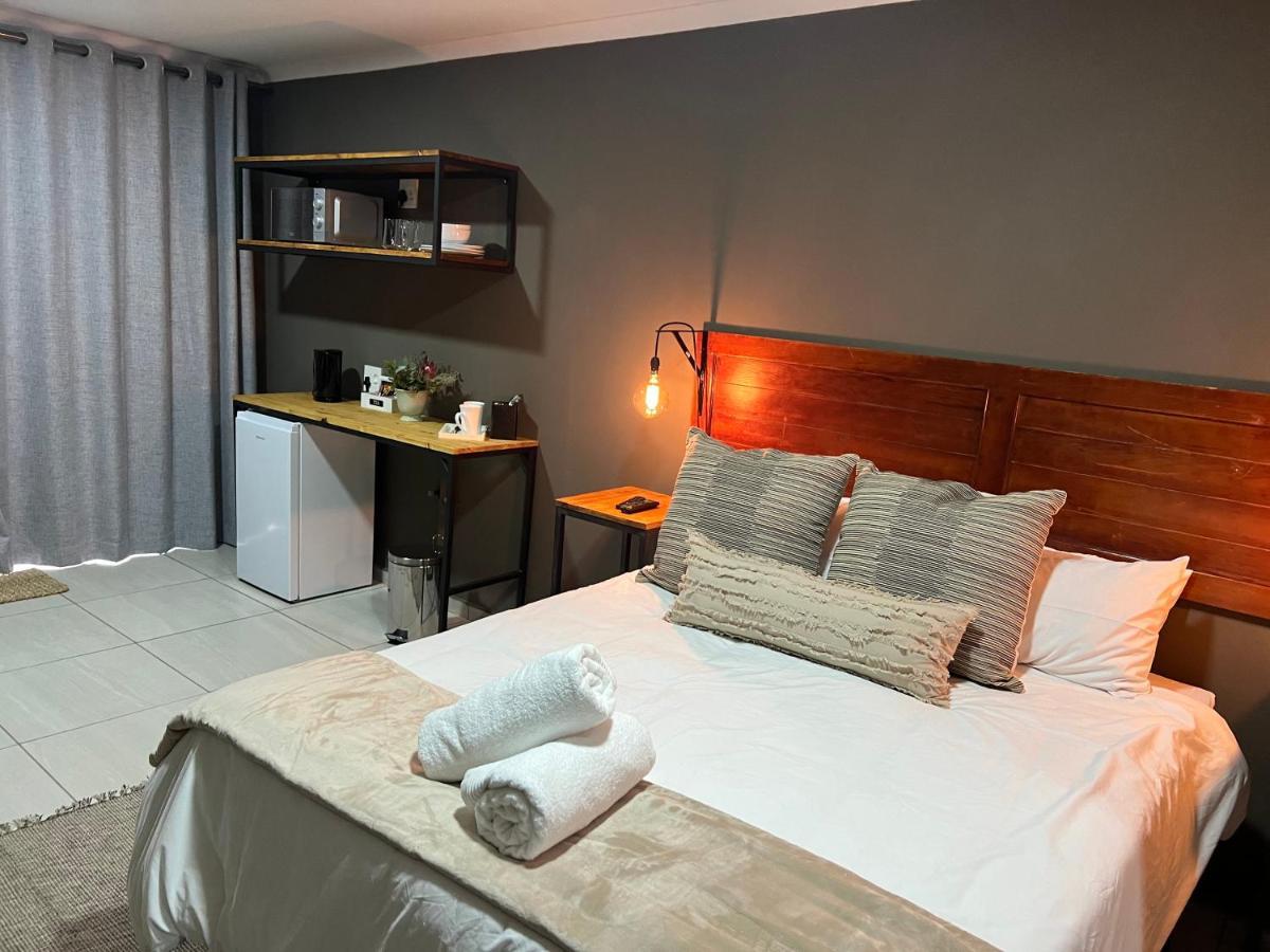 Royal Tree Guest House Потчефструм Екстериор снимка