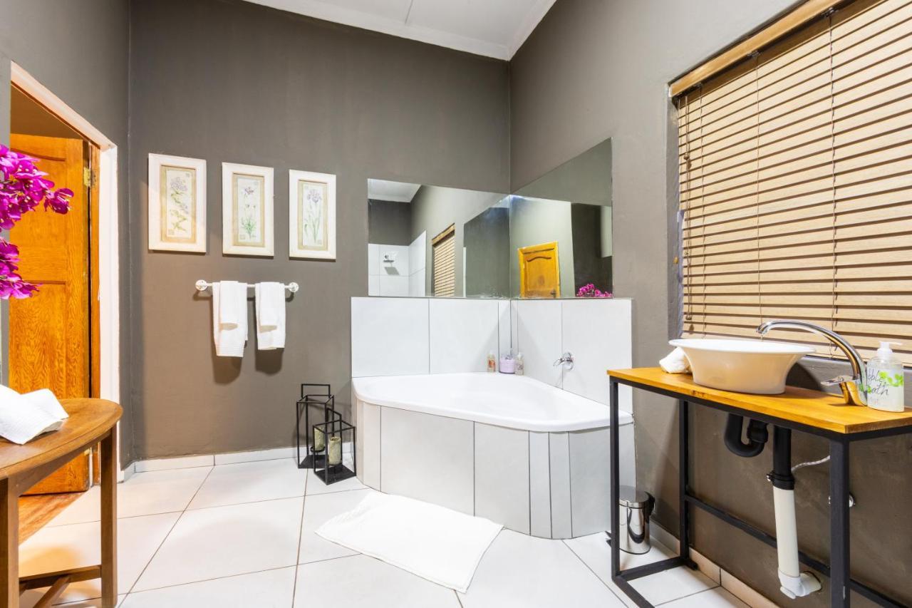 Royal Tree Guest House Потчефструм Екстериор снимка